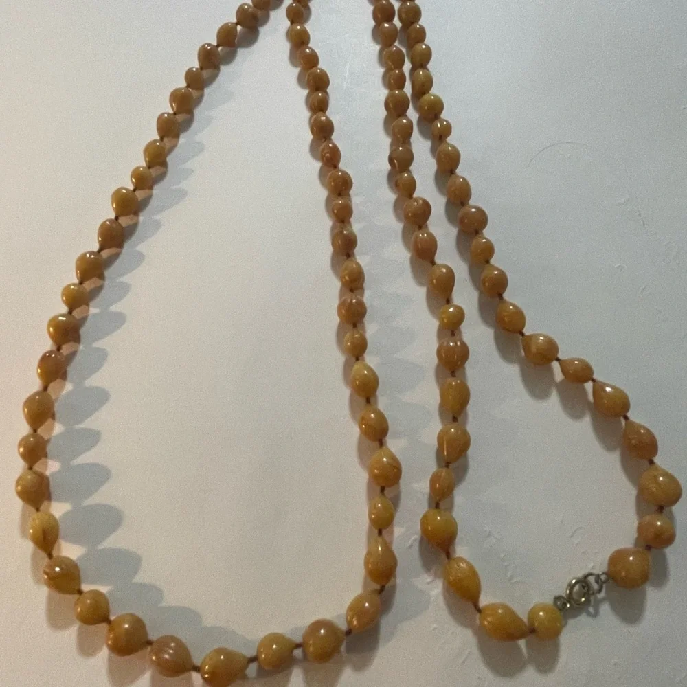 Elegant Amber Beaded Necklace